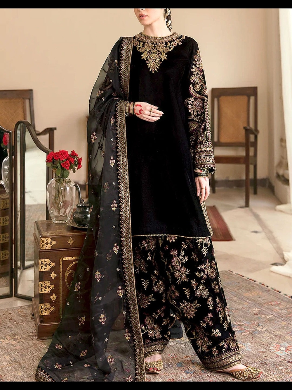 Elegant Black Embroided Velvet Kurta Set